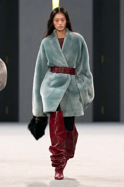 Look 15